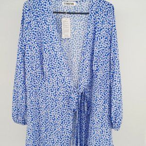 TEMOFON Women's Wrap Blue dress with white flower design. Springtime